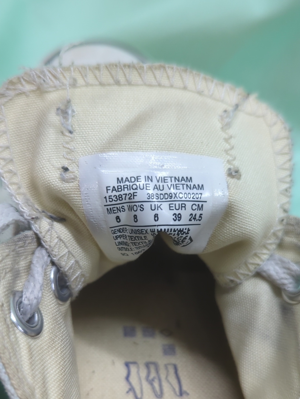 Classic Low-Top Canvas Sneakers in Light Green - Picture 5 of 8